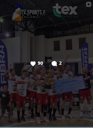 Equipe campeã comemorando título em quadra